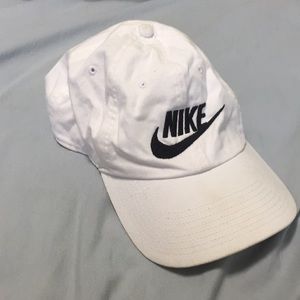 White nike hat